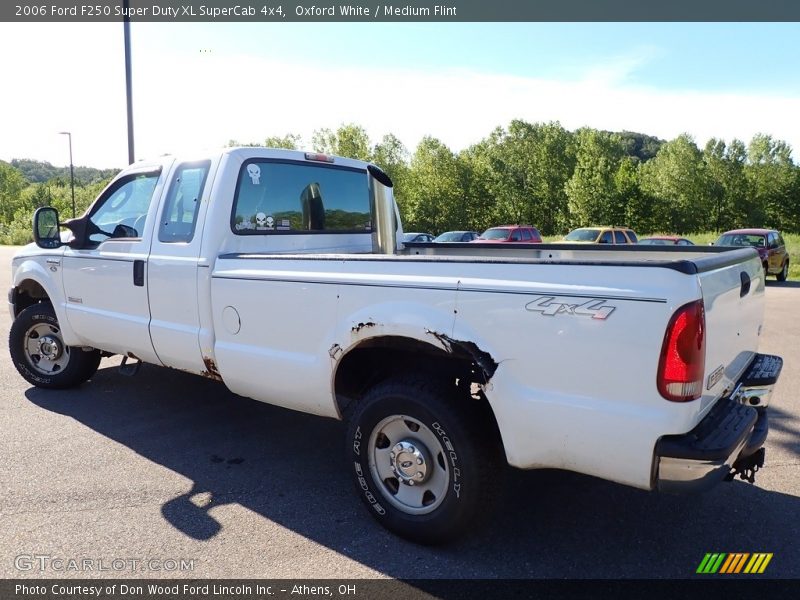 Oxford White / Medium Flint 2006 Ford F250 Super Duty XL SuperCab 4x4