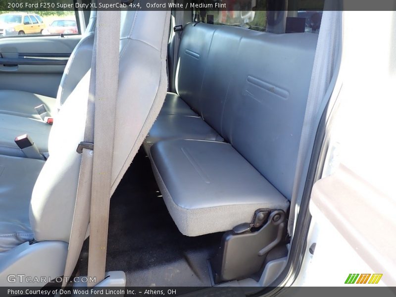 Oxford White / Medium Flint 2006 Ford F250 Super Duty XL SuperCab 4x4