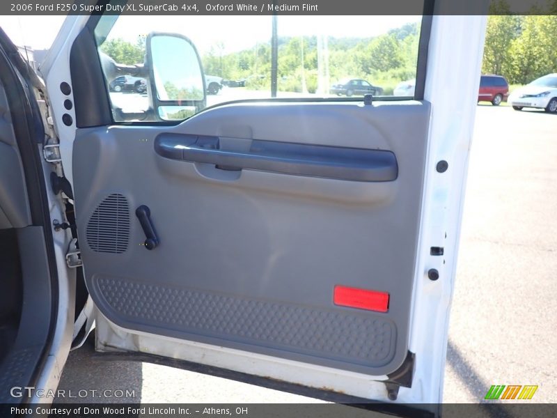 Oxford White / Medium Flint 2006 Ford F250 Super Duty XL SuperCab 4x4