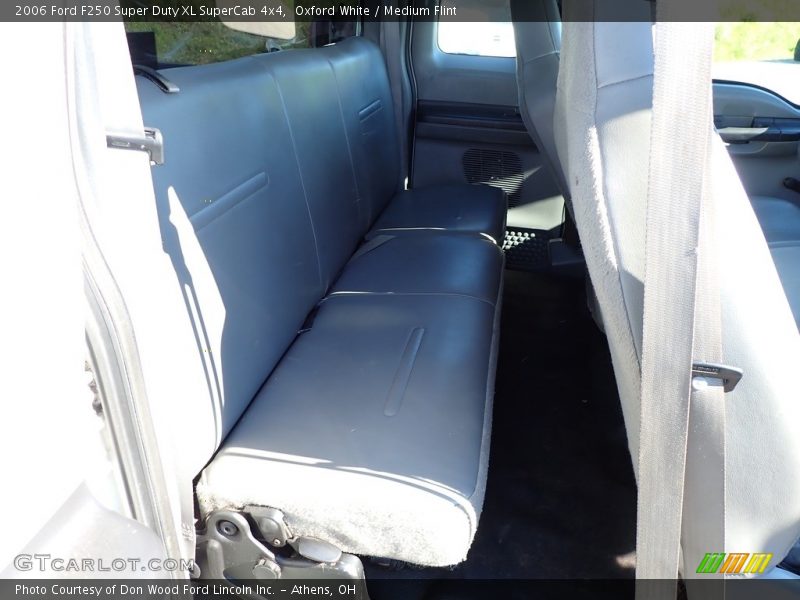 Oxford White / Medium Flint 2006 Ford F250 Super Duty XL SuperCab 4x4