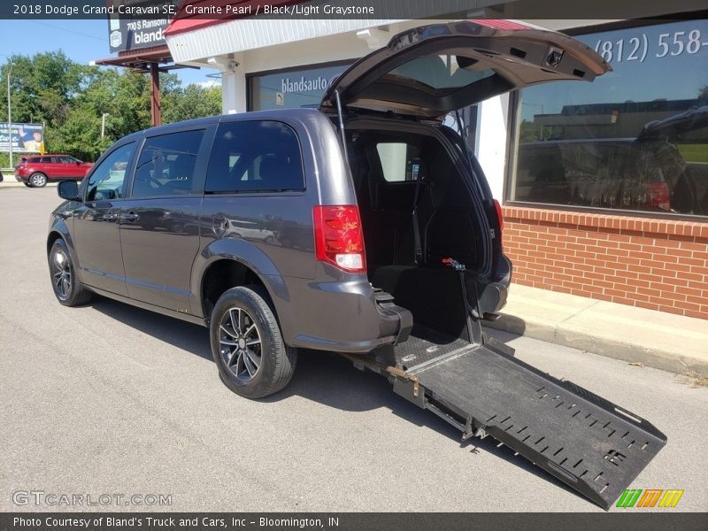 Granite Pearl / Black/Light Graystone 2018 Dodge Grand Caravan SE