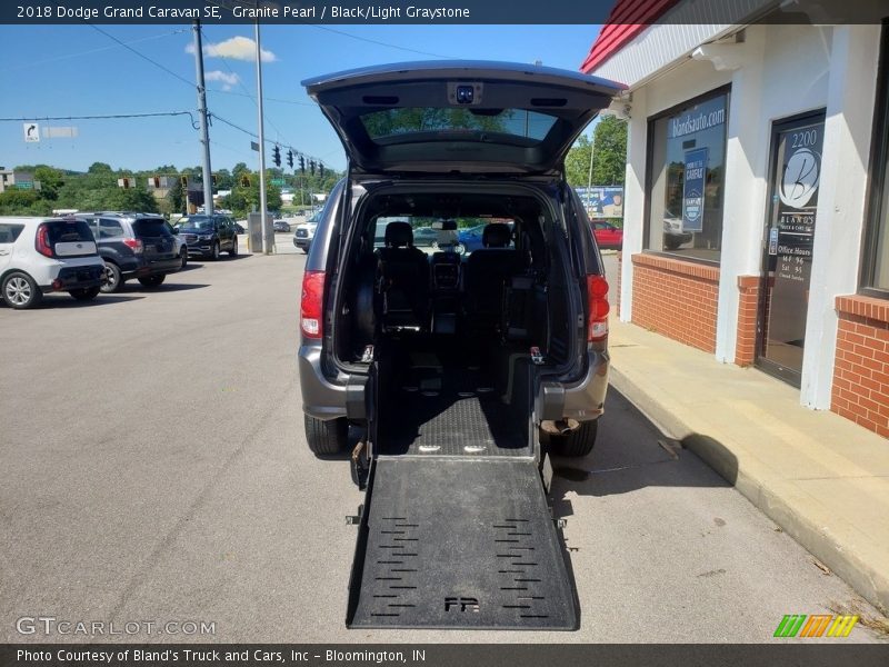 Granite Pearl / Black/Light Graystone 2018 Dodge Grand Caravan SE