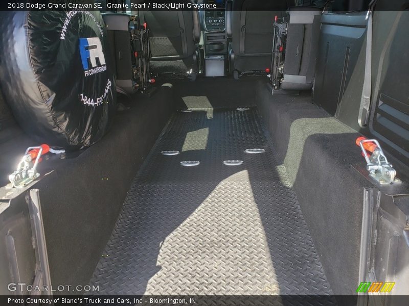 Granite Pearl / Black/Light Graystone 2018 Dodge Grand Caravan SE