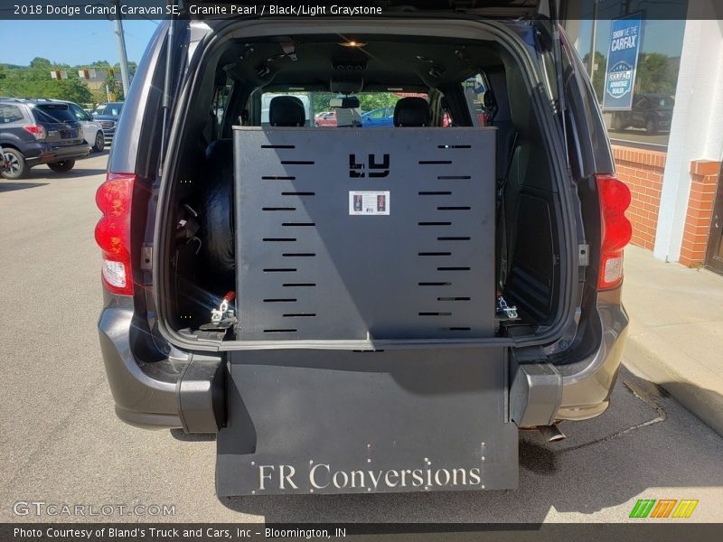 Granite Pearl / Black/Light Graystone 2018 Dodge Grand Caravan SE