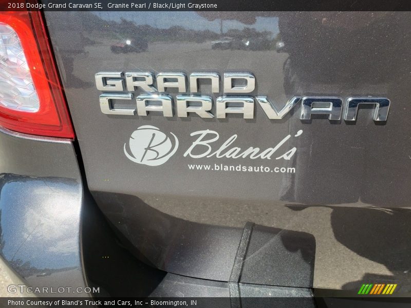 Granite Pearl / Black/Light Graystone 2018 Dodge Grand Caravan SE