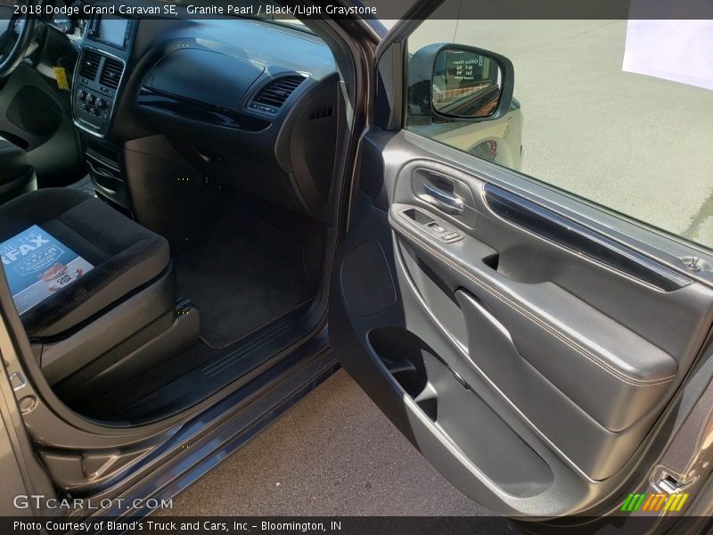 Granite Pearl / Black/Light Graystone 2018 Dodge Grand Caravan SE