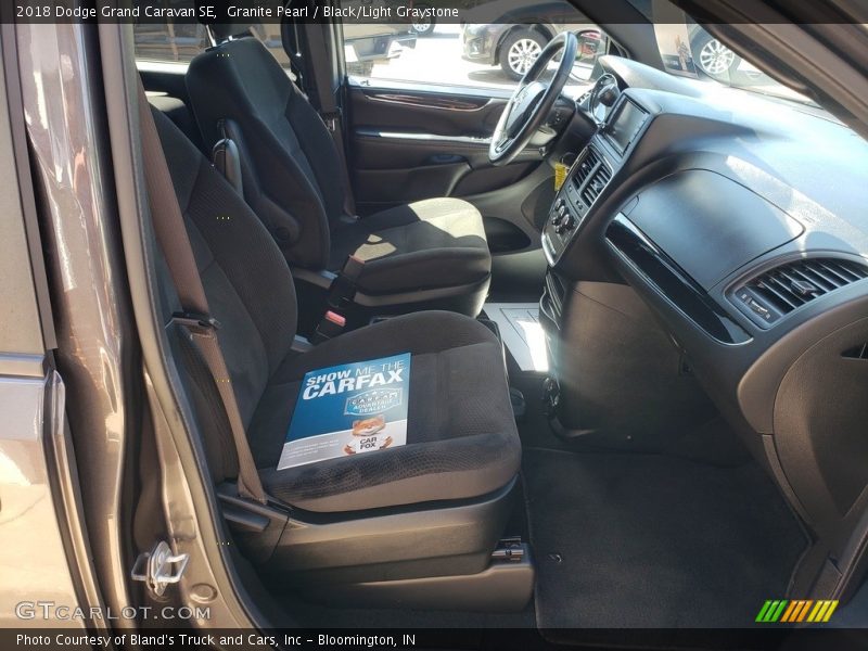 Granite Pearl / Black/Light Graystone 2018 Dodge Grand Caravan SE