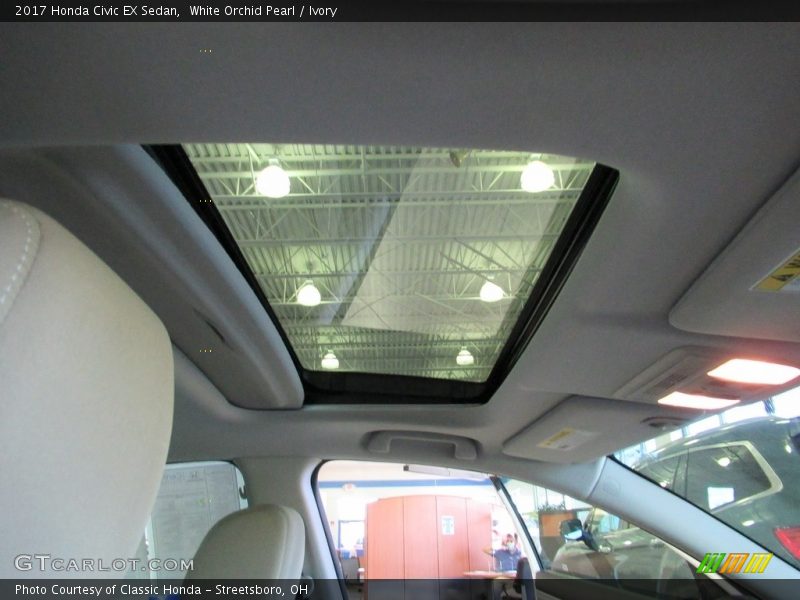 Sunroof of 2017 Civic EX Sedan