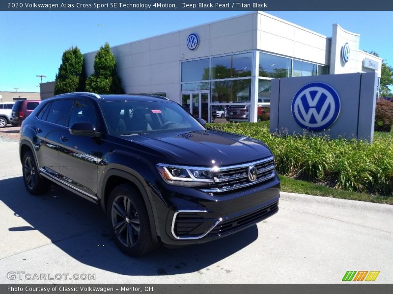 Deep Black Pearl / Titan Black 2020 Volkswagen Atlas Cross Sport SE Technology 4Motion