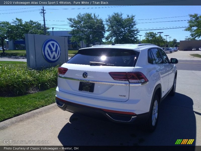 Pure White / Titan Black 2020 Volkswagen Atlas Cross Sport S 4Motion