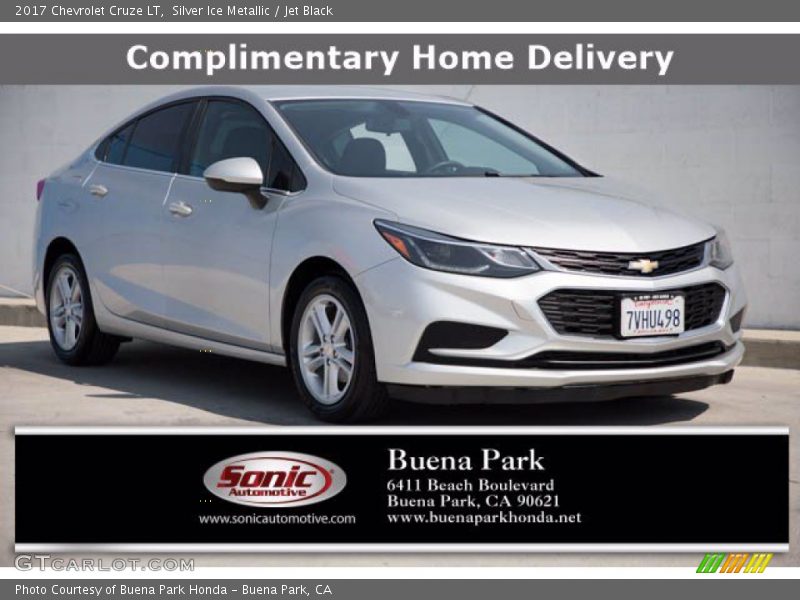 Silver Ice Metallic / Jet Black 2017 Chevrolet Cruze LT