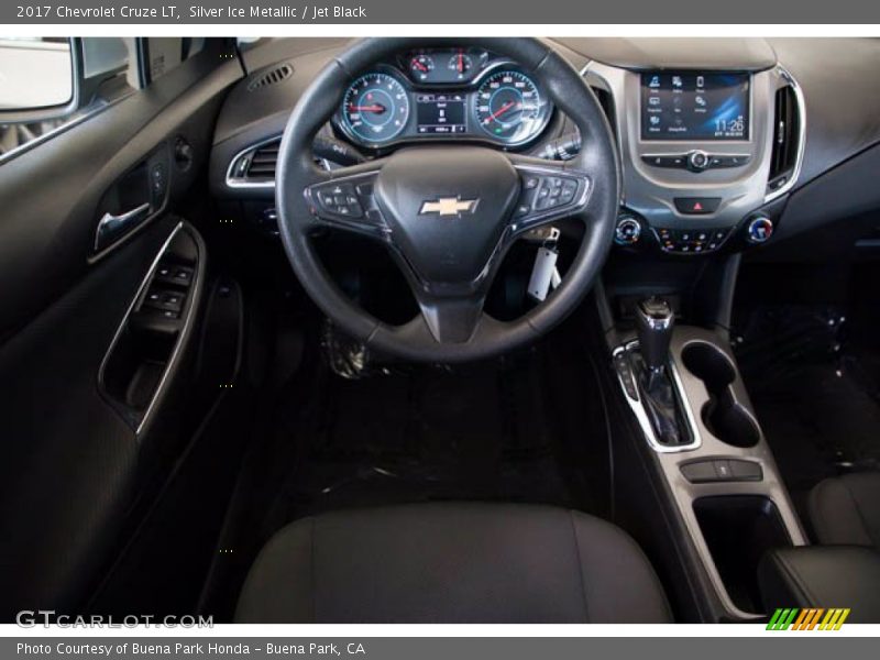 Silver Ice Metallic / Jet Black 2017 Chevrolet Cruze LT