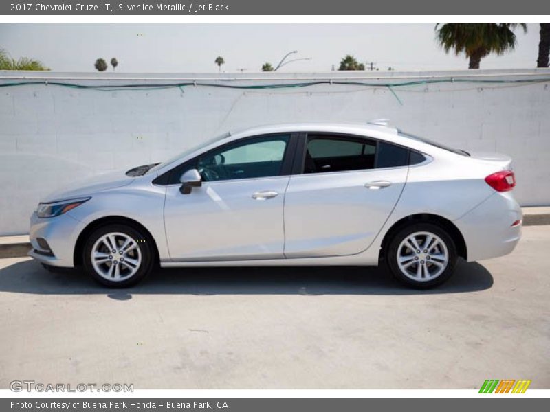 Silver Ice Metallic / Jet Black 2017 Chevrolet Cruze LT
