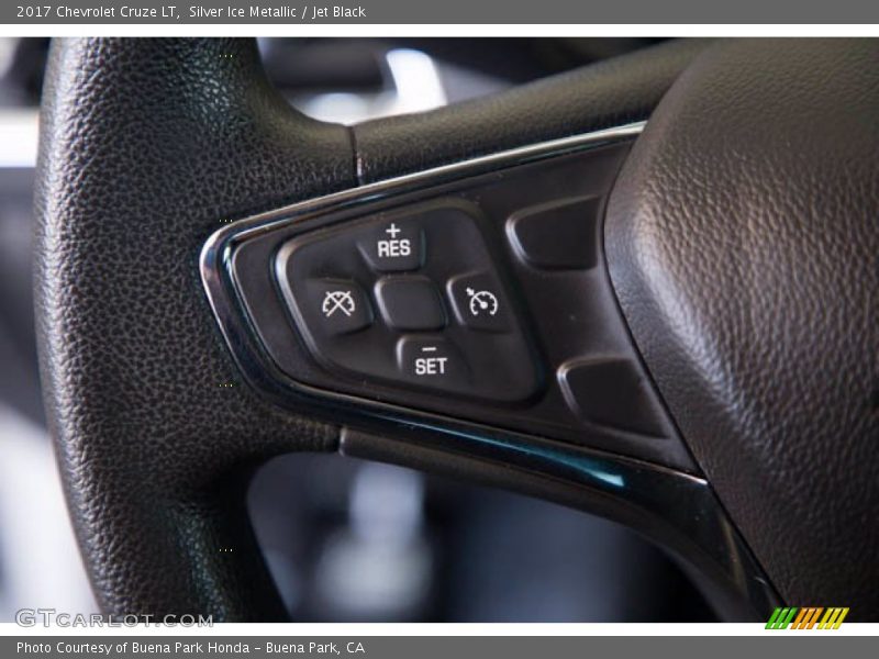 Silver Ice Metallic / Jet Black 2017 Chevrolet Cruze LT