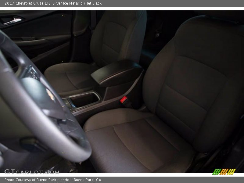 Silver Ice Metallic / Jet Black 2017 Chevrolet Cruze LT