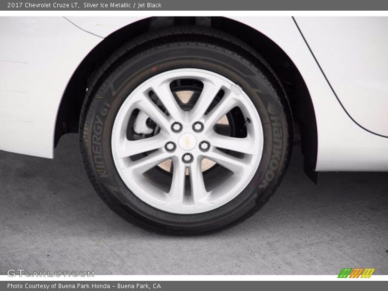 Silver Ice Metallic / Jet Black 2017 Chevrolet Cruze LT