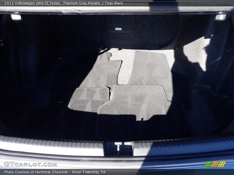 Platinum Gray Metallic / Titan Black 2011 Volkswagen Jetta SE Sedan