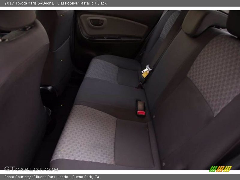 Classic Silver Metallic / Black 2017 Toyota Yaris 5-Door L