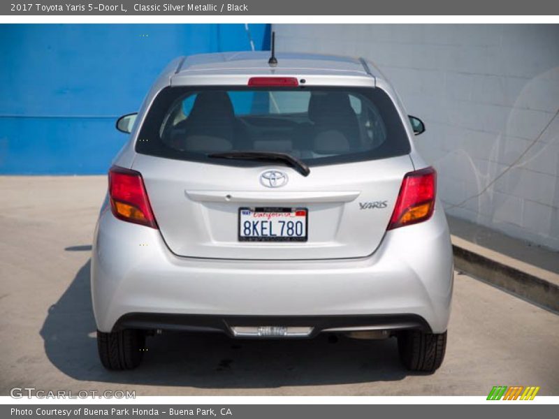 Classic Silver Metallic / Black 2017 Toyota Yaris 5-Door L