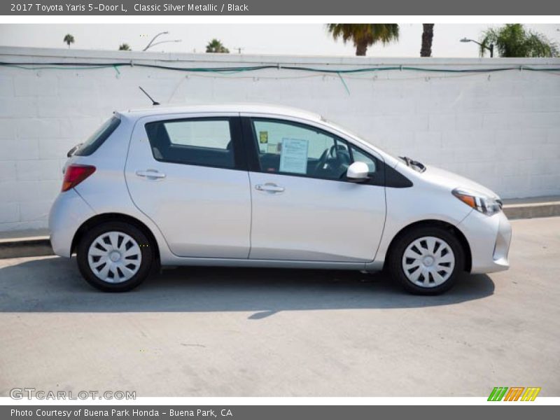 Classic Silver Metallic / Black 2017 Toyota Yaris 5-Door L