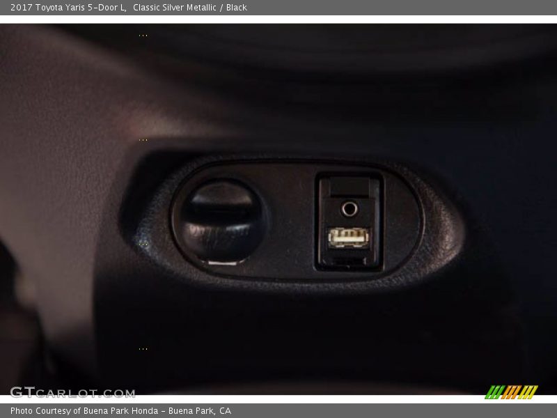 Classic Silver Metallic / Black 2017 Toyota Yaris 5-Door L