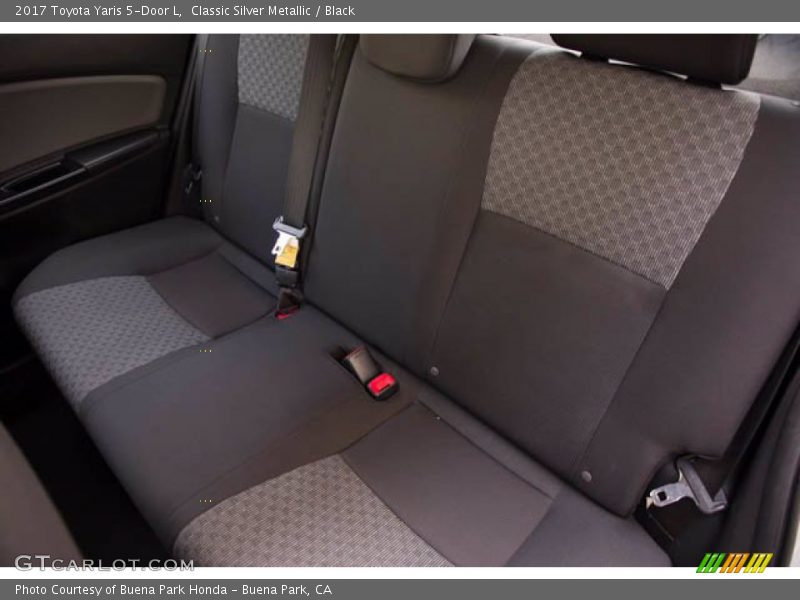 Classic Silver Metallic / Black 2017 Toyota Yaris 5-Door L