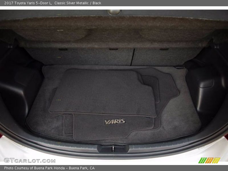 Classic Silver Metallic / Black 2017 Toyota Yaris 5-Door L