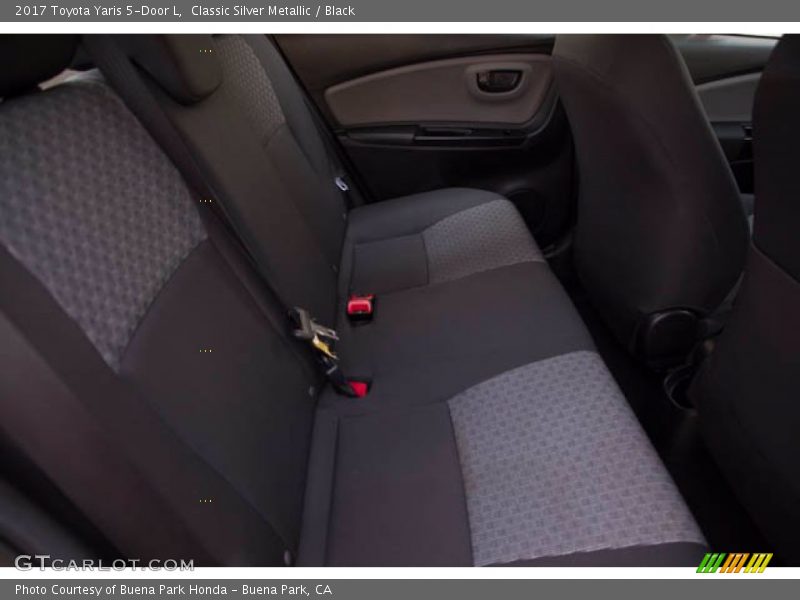 Classic Silver Metallic / Black 2017 Toyota Yaris 5-Door L