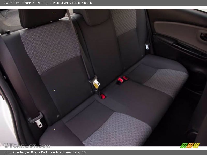 Classic Silver Metallic / Black 2017 Toyota Yaris 5-Door L