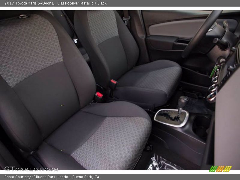 Classic Silver Metallic / Black 2017 Toyota Yaris 5-Door L