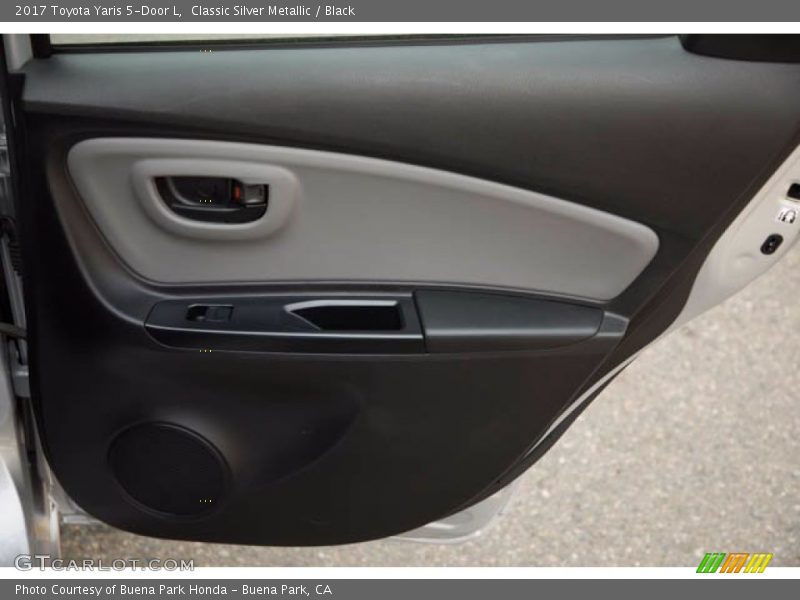 Classic Silver Metallic / Black 2017 Toyota Yaris 5-Door L