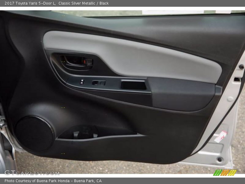 Classic Silver Metallic / Black 2017 Toyota Yaris 5-Door L