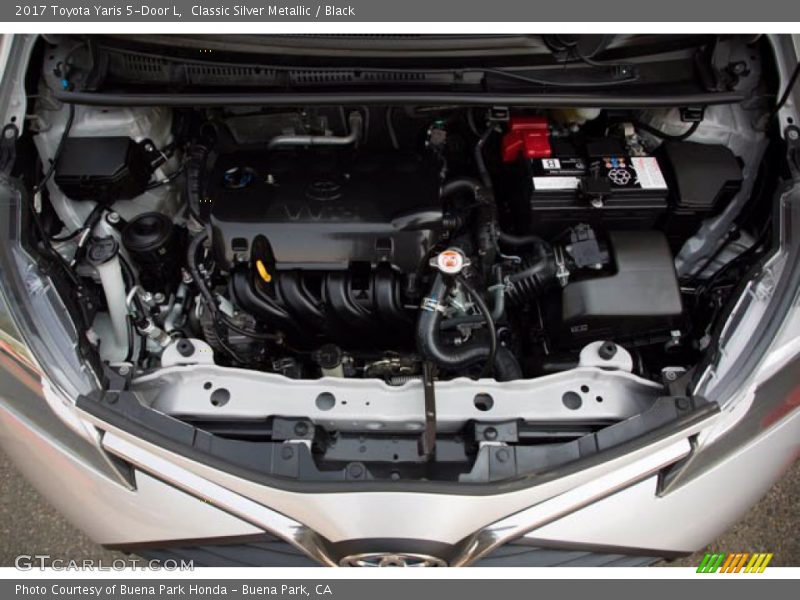 Classic Silver Metallic / Black 2017 Toyota Yaris 5-Door L