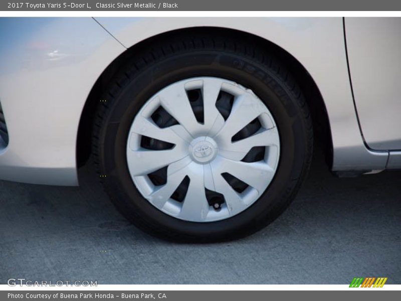 Classic Silver Metallic / Black 2017 Toyota Yaris 5-Door L