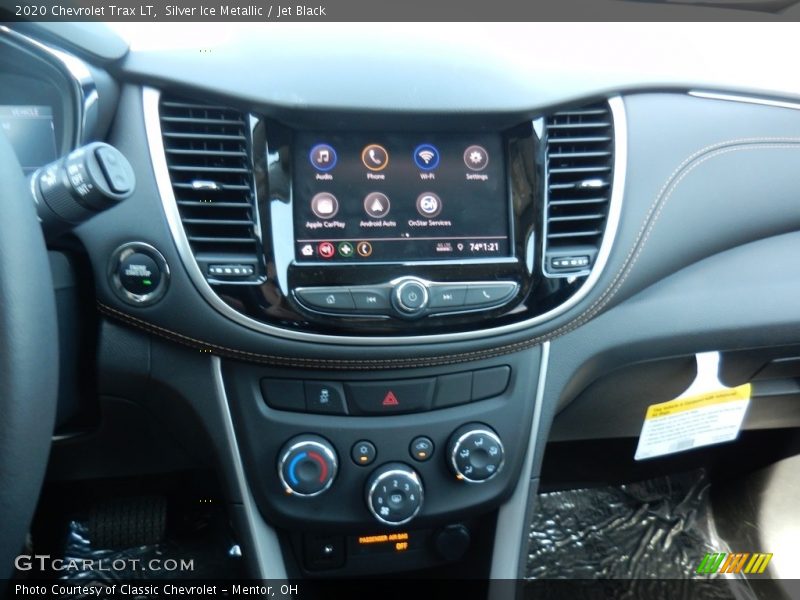Silver Ice Metallic / Jet Black 2020 Chevrolet Trax LT