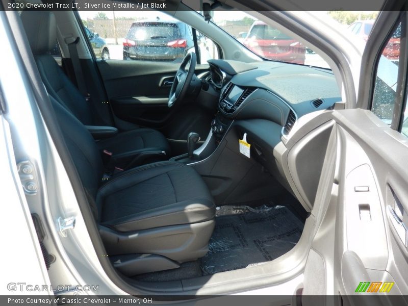 Silver Ice Metallic / Jet Black 2020 Chevrolet Trax LT