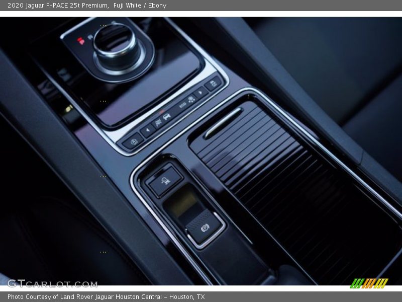Fuji White / Ebony 2020 Jaguar F-PACE 25t Premium