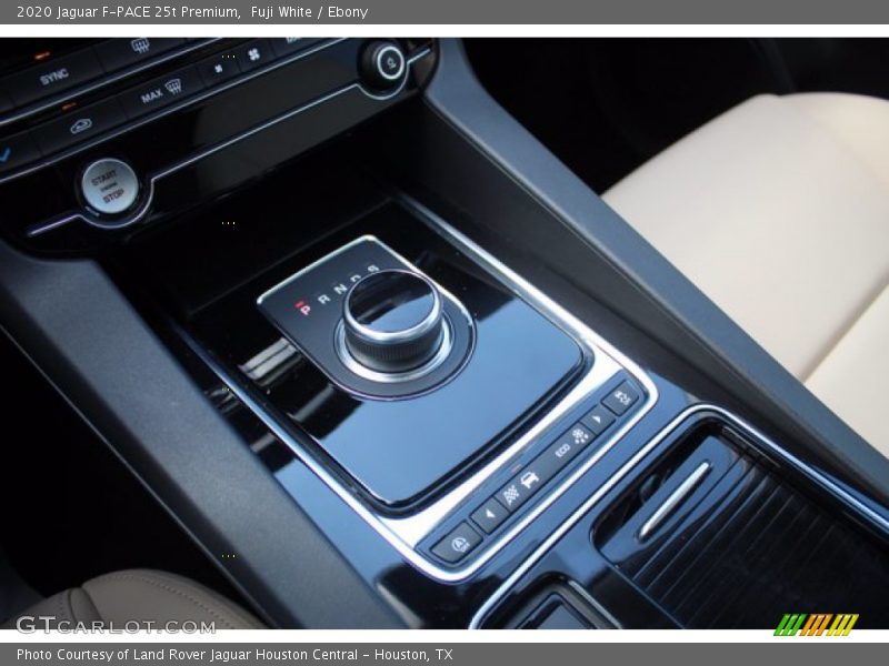 Fuji White / Ebony 2020 Jaguar F-PACE 25t Premium