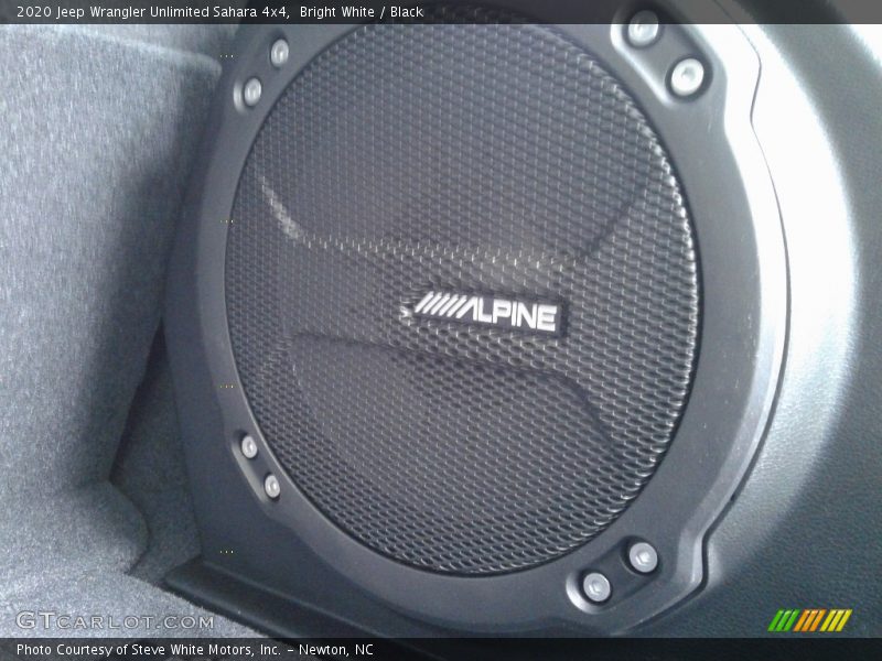 Bright White / Black 2020 Jeep Wrangler Unlimited Sahara 4x4