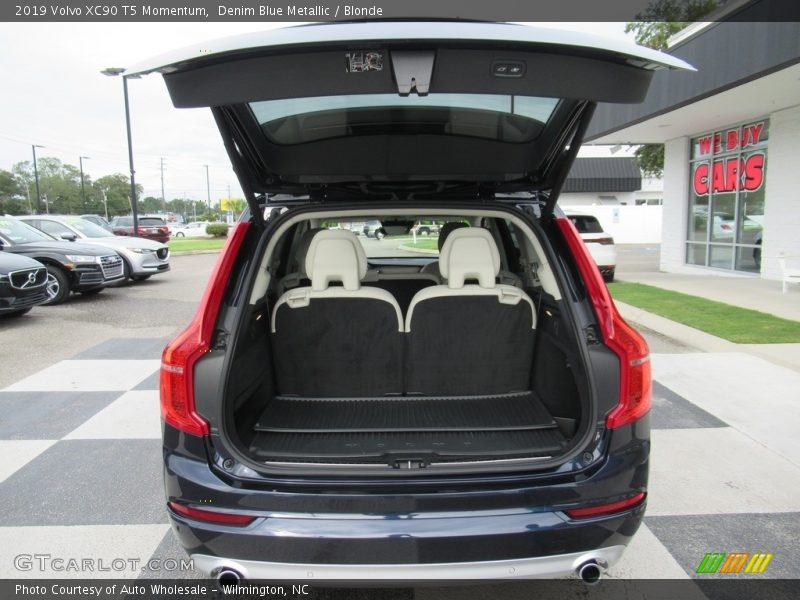 Denim Blue Metallic / Blonde 2019 Volvo XC90 T5 Momentum