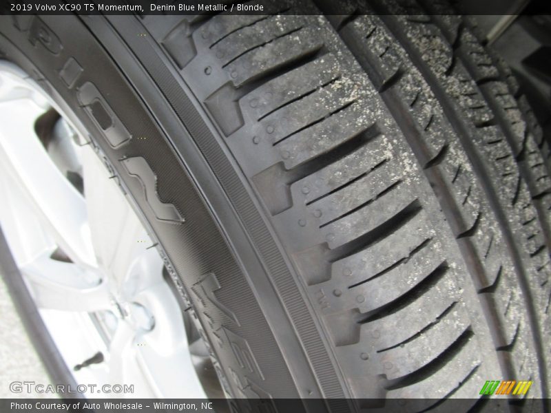 Denim Blue Metallic / Blonde 2019 Volvo XC90 T5 Momentum