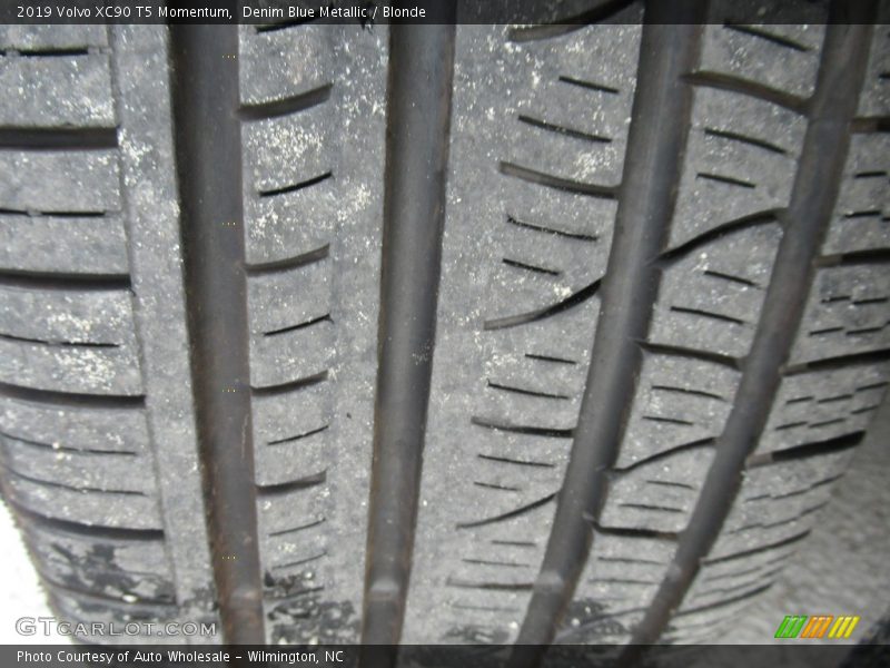 Denim Blue Metallic / Blonde 2019 Volvo XC90 T5 Momentum