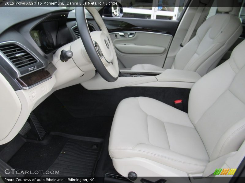 Denim Blue Metallic / Blonde 2019 Volvo XC90 T5 Momentum