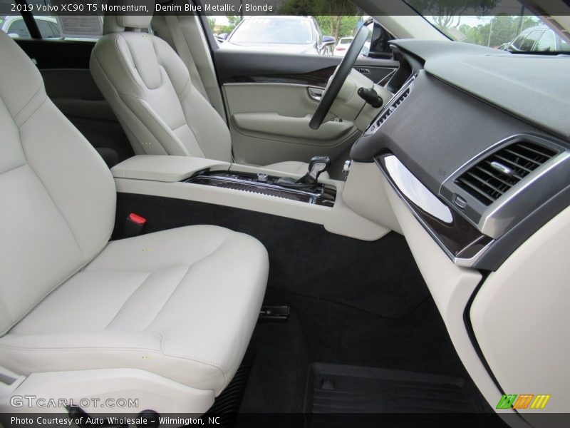 Denim Blue Metallic / Blonde 2019 Volvo XC90 T5 Momentum