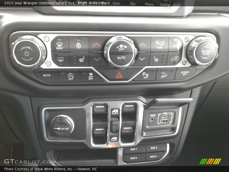 Bright White / Black 2020 Jeep Wrangler Unlimited Sahara 4x4