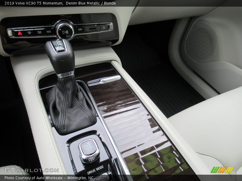 Denim Blue Metallic / Blonde 2019 Volvo XC90 T5 Momentum