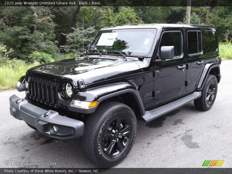Front 3/4 View of 2020 Wrangler Unlimited Sahara 4x4