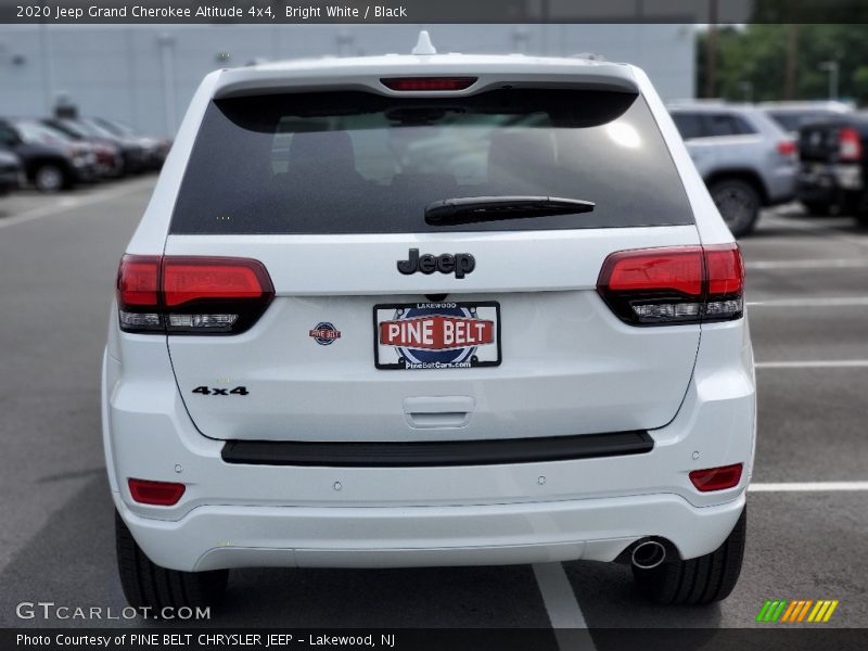 Bright White / Black 2020 Jeep Grand Cherokee Altitude 4x4