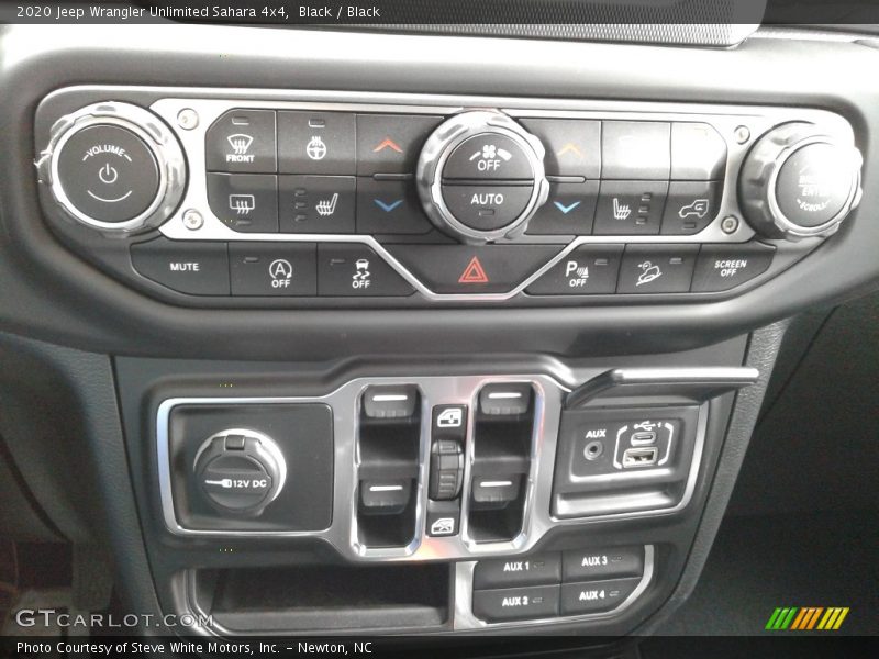 Controls of 2020 Wrangler Unlimited Sahara 4x4