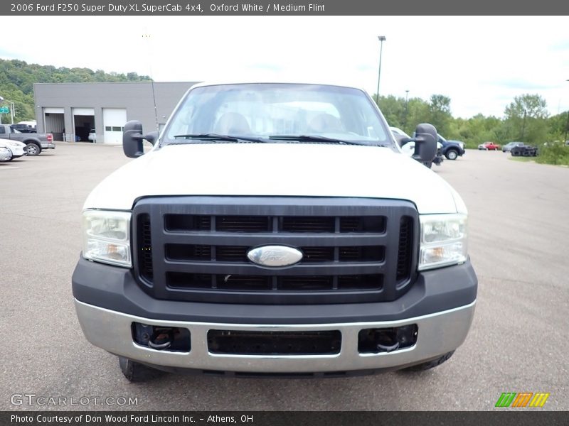 Oxford White / Medium Flint 2006 Ford F250 Super Duty XL SuperCab 4x4